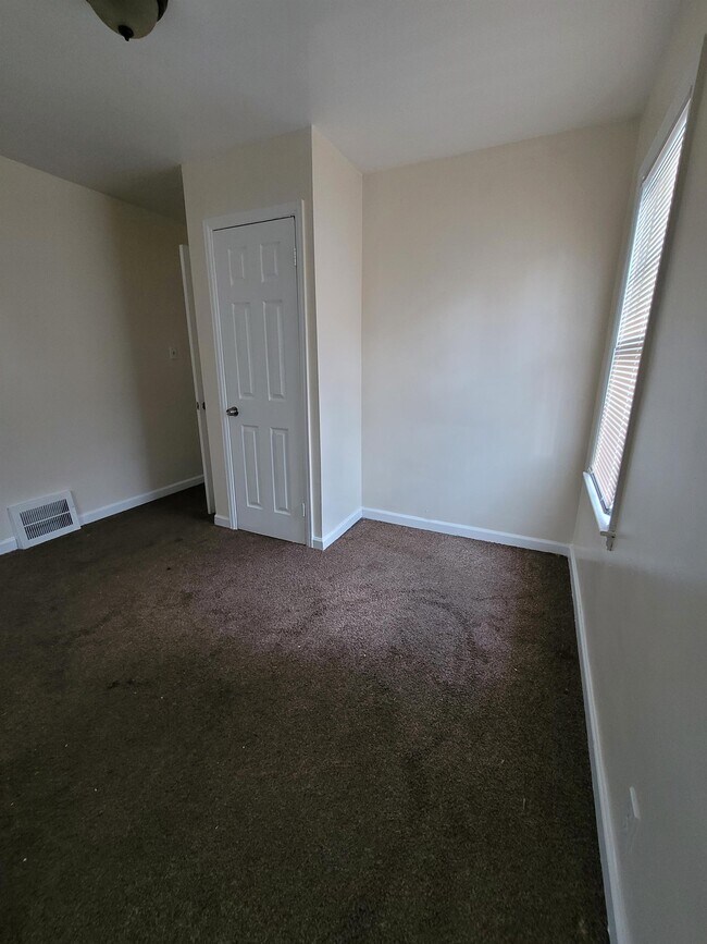 Building Photo - 11696 Lansdowne St