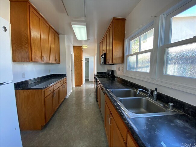 Building Photo - 5713 Temple City Blvd