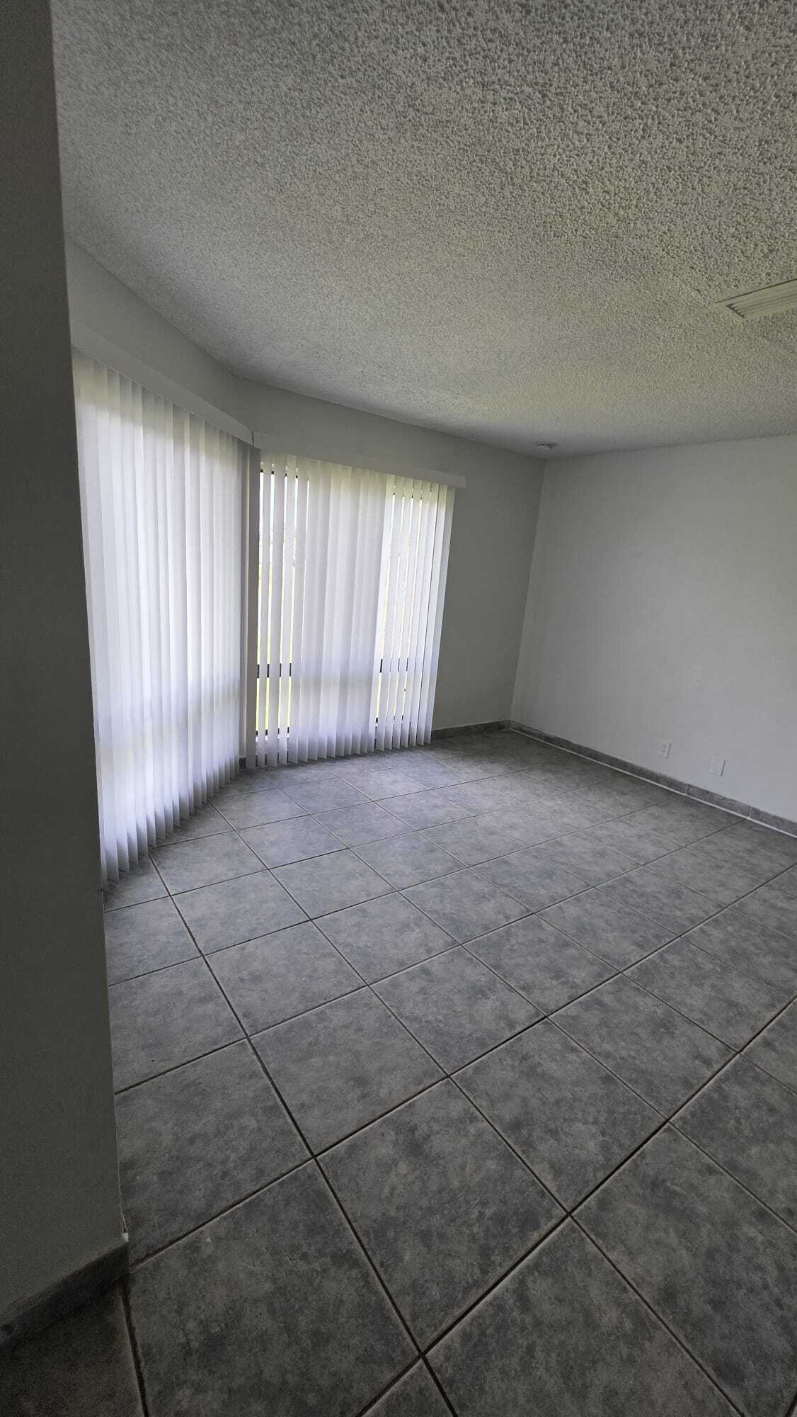 Building Photo - 2414 Lemon Tree Ln
