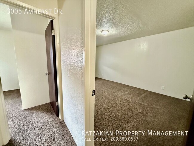 Building Photo - Updated 3-Bedroom 2-Bath Single Story Nort...