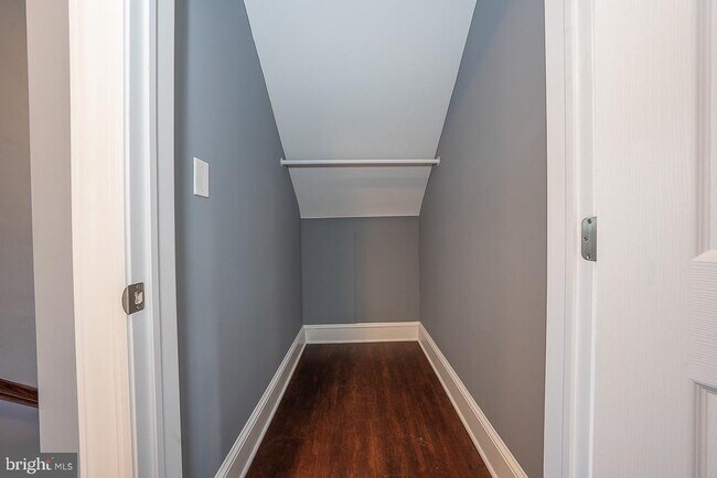 Building Photo - 7350 Ridge Ave