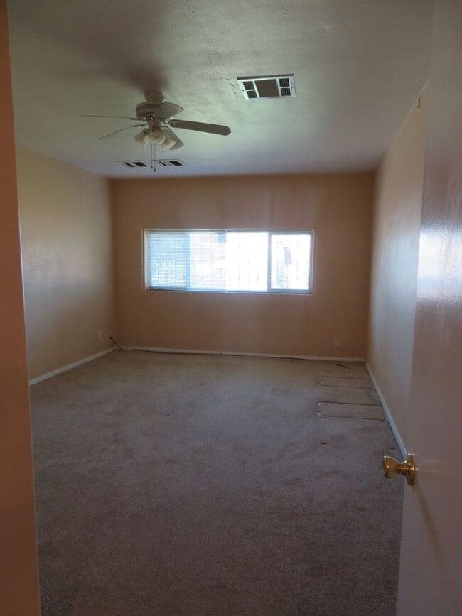 Building Photo - 4 Bedrooms, 1.5 bath Home For Rent with Al...