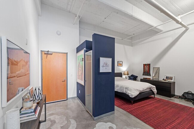 Building Photo - 700 N Washington Ave