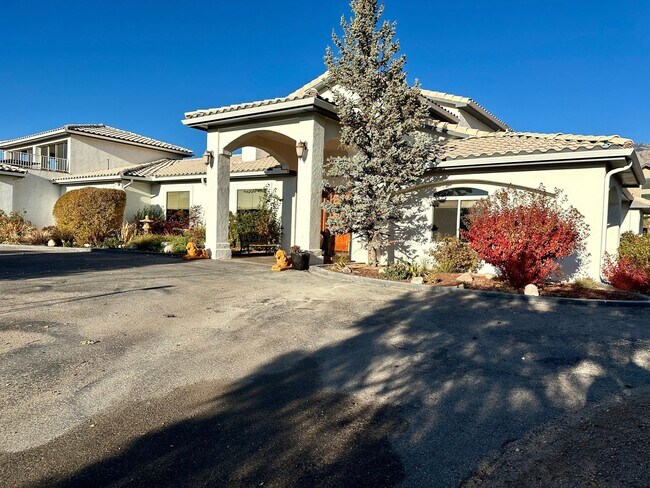 Building Photo - Move in Special Luxury 4 bedroom 4.5 bathr...