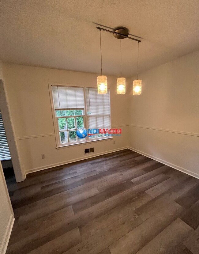 Building Photo - Spacious RENOVATED 5-bedroom house in Lawr...