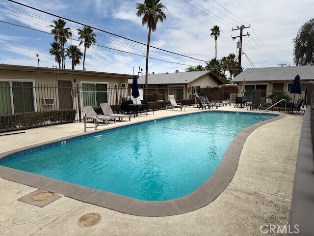 Building Photo - 686 E Cottonwood Rd