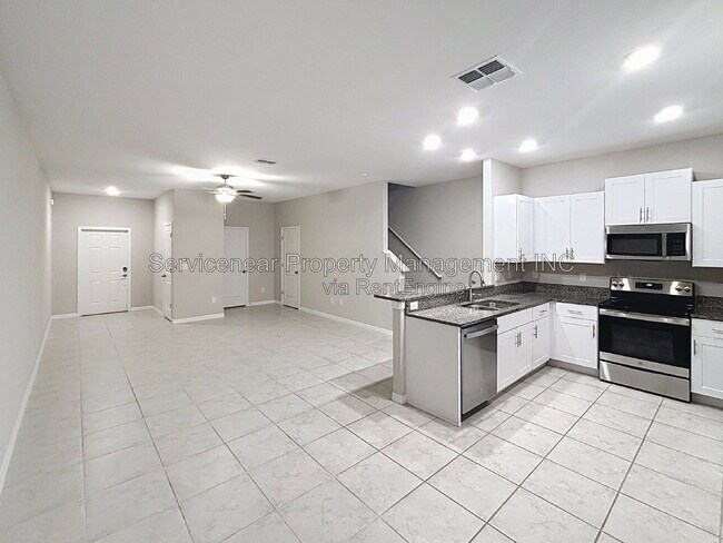 Building Photo - 9528 Pembrooke Pines Dr