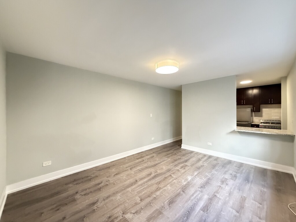 Building Photo - 430 W Barry Ave