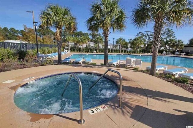 Building Photo - LUXURIOUS HIGH-END 2-story townhome in Market Common - walk to everything!