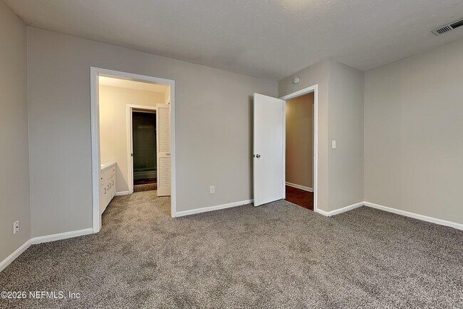 Building Photo - 2804 Canyon Ct