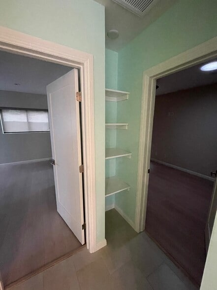closet space between bedrooms - 4131 Chevy Chase Dr