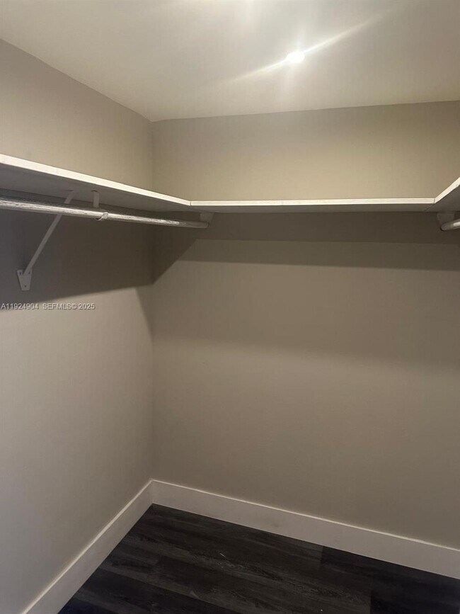 Building Photo - 6770 Indian Creek Dr