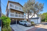 Building Photo - 466 S Venice Blvd
