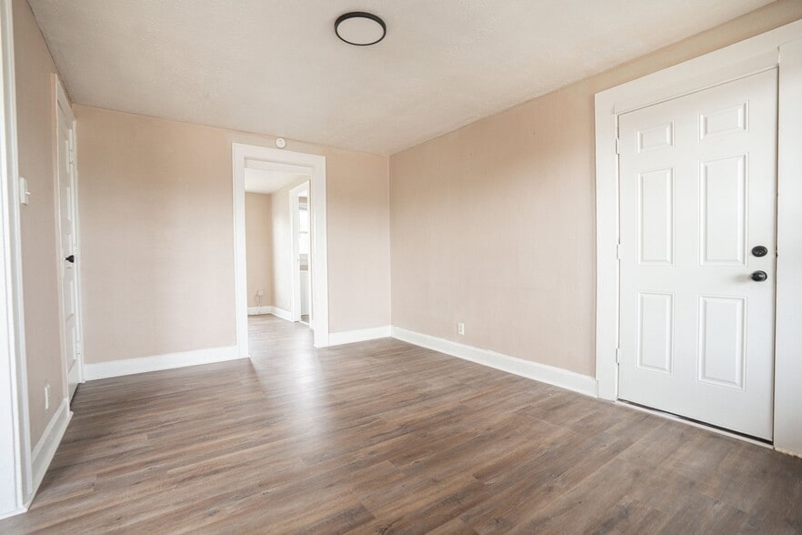 Building Photo - 1918 W Washington St