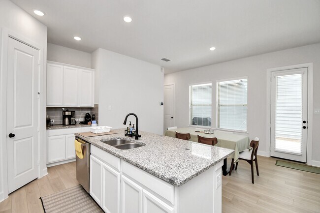 Building Photo - 1538 Park Path Dr