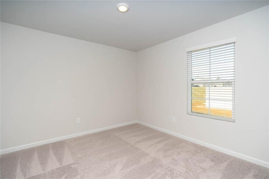 Building Photo - 242 Lookout Dr