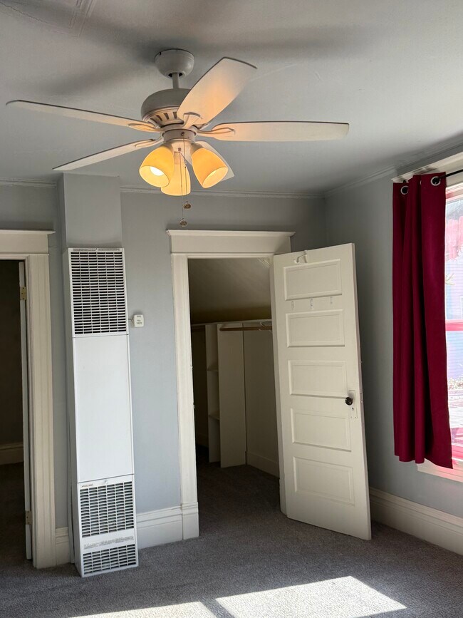 Building Photo - 1422 SE 34th Ave