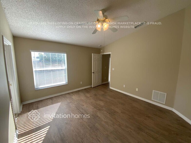 Building Photo - 214 Oak Branch Dr