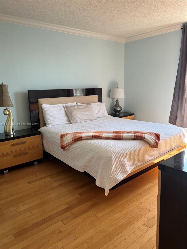 Building Photo - 780 S Sapodilla Ave