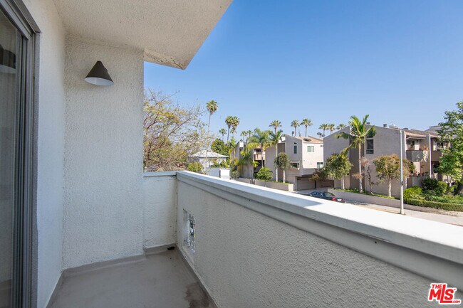 Building Photo - 5935 Chula Vista Way