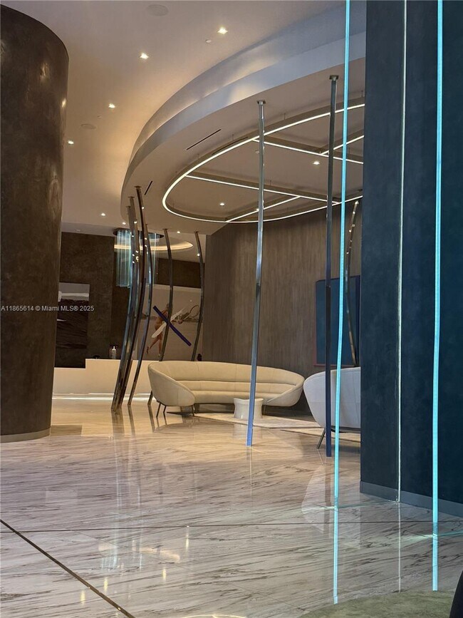 Building Photo - 1000 Brickell Plaza