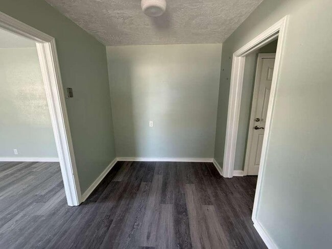 Building Photo - 140 Frazar Rd