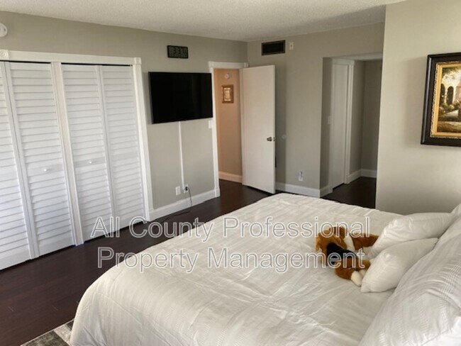 Building Photo - 3051 N Course Dr