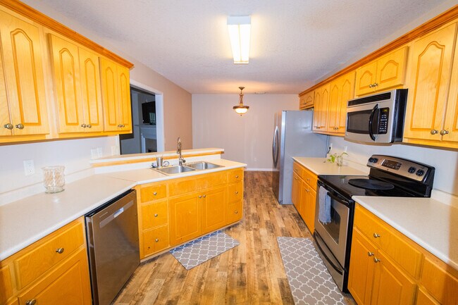 Building Photo - 1802 N Leah Ln