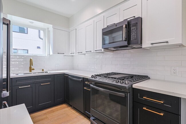 Building Photo - 4 Bed | 4.5 Bath | 2024 Construction | Tow...