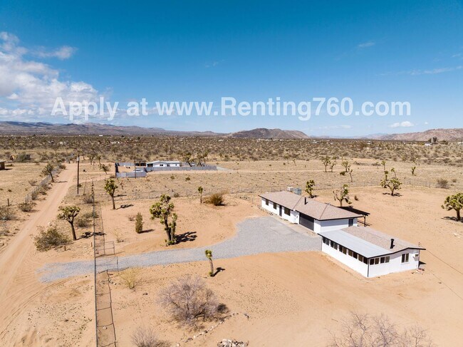 Building Photo - Modern Comfort in Scenic Landers