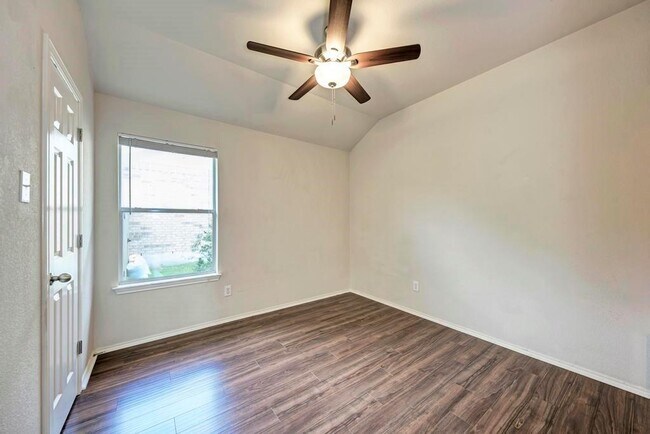 Building Photo - 1124 Alexandria Way