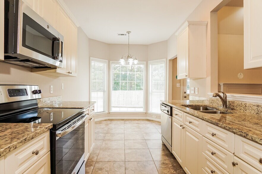Building Photo - 392 Old Cahaba Trail
