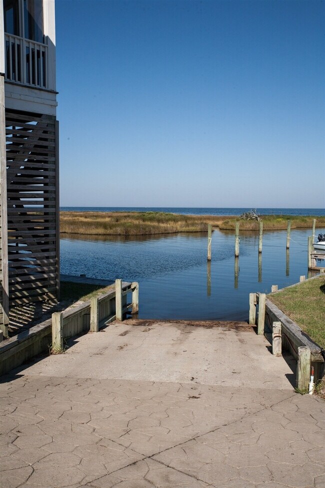 Building Photo - 48184 Decoy Dr