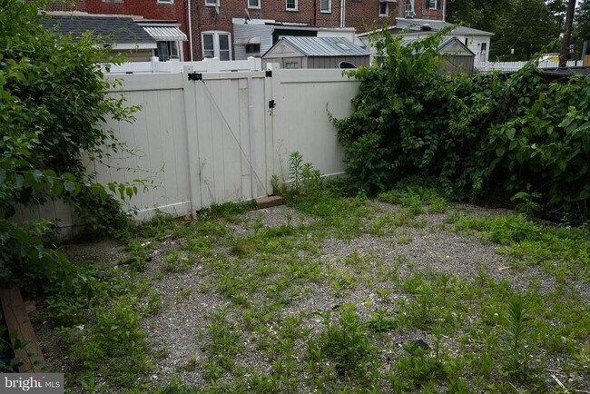 Building Photo - 132 4th Ave