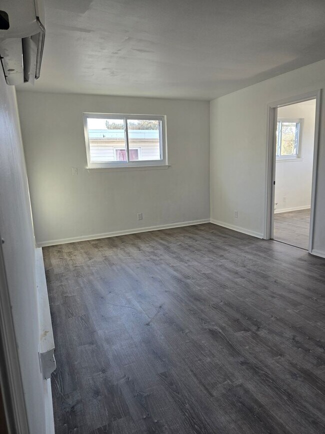 Building Photo - LIT1026-BWS/DH