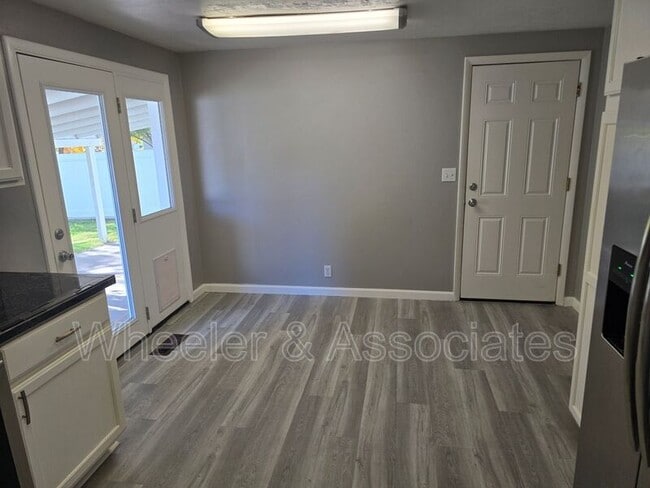 Building Photo - 411 Forbes Ave W