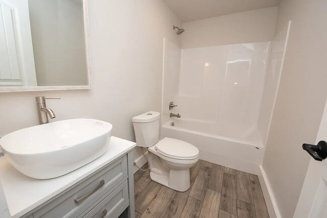 Building Photo - Beautiful and Spacious 3 Bed, 2.5 Bath Hom...