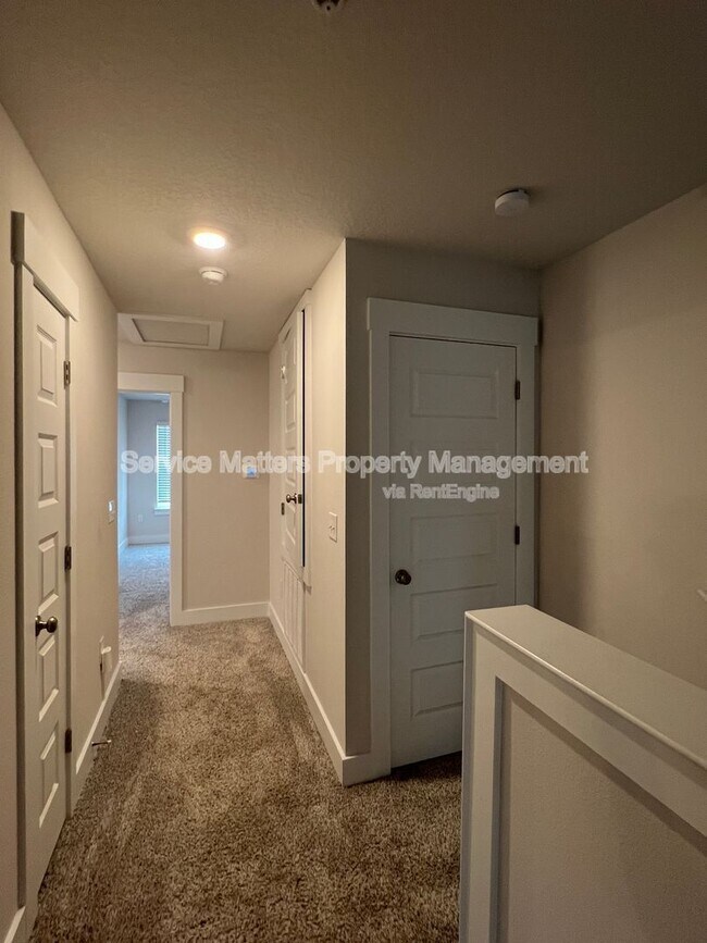 Building Photo - 1615 Iroquois Ct