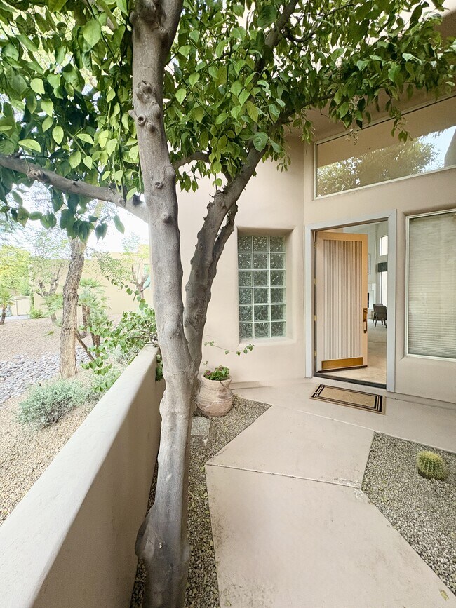Building Photo - 6711 E Camelback Rd