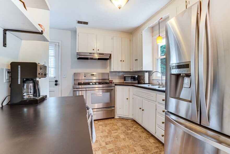 Building Photo - 631 Watsonwood Dr