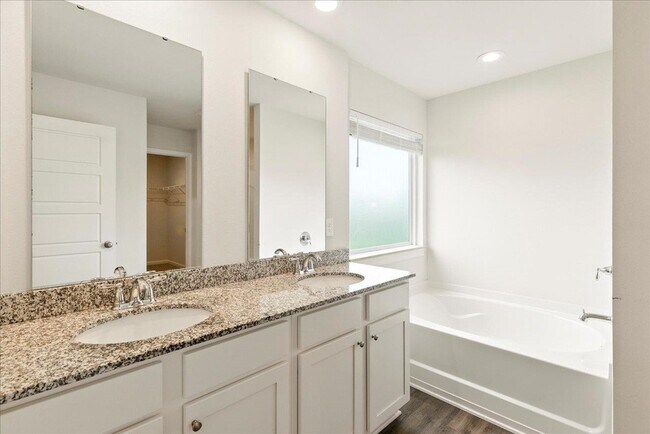 Building Photo - 18 E Sycamore Trl