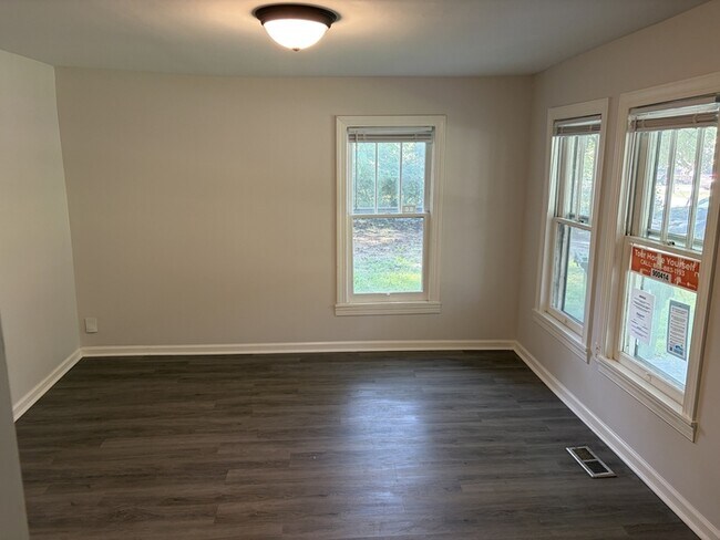 Building Photo - 2 Bed / 1 Bath Rental House in Huntsville, AL 35811