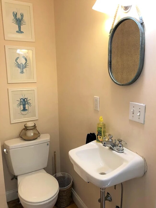 Building Photo - 2 Church Ave