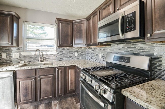 Building Photo - 18723 Lippizaner Dr