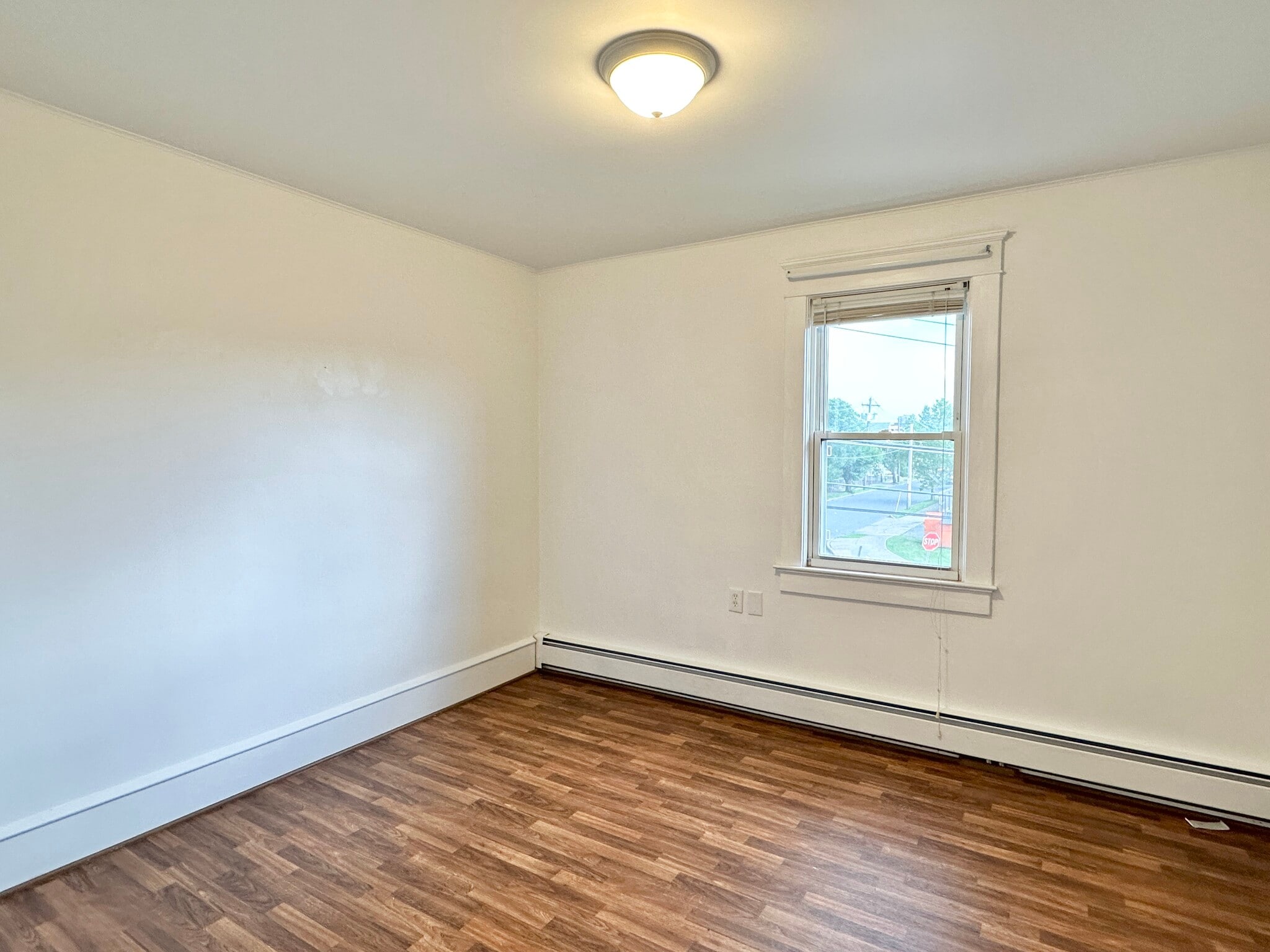 Building Photo - 116 Main St