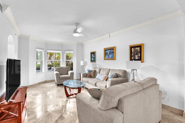 Building Photo - 2051 SE 3rd St