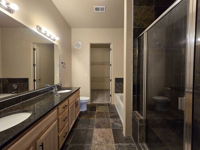 Building Photo - 1405 Vegas Verdes Dr
