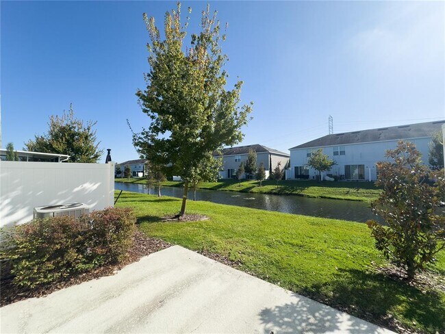 Building Photo - 7042 Summer Holly Pl