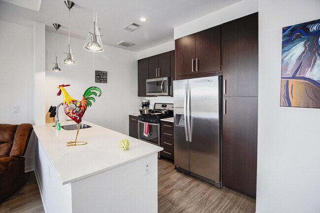 Building Photo - 6803 Staffordshire Crescent