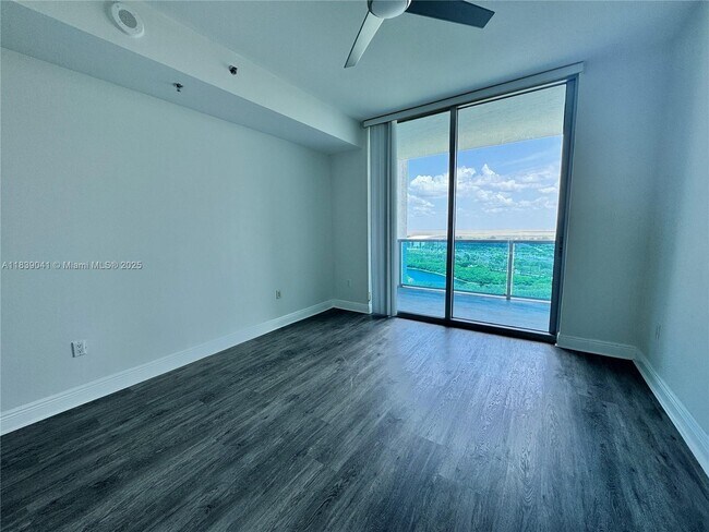 Building Photo - 2641 N Flamingo Rd